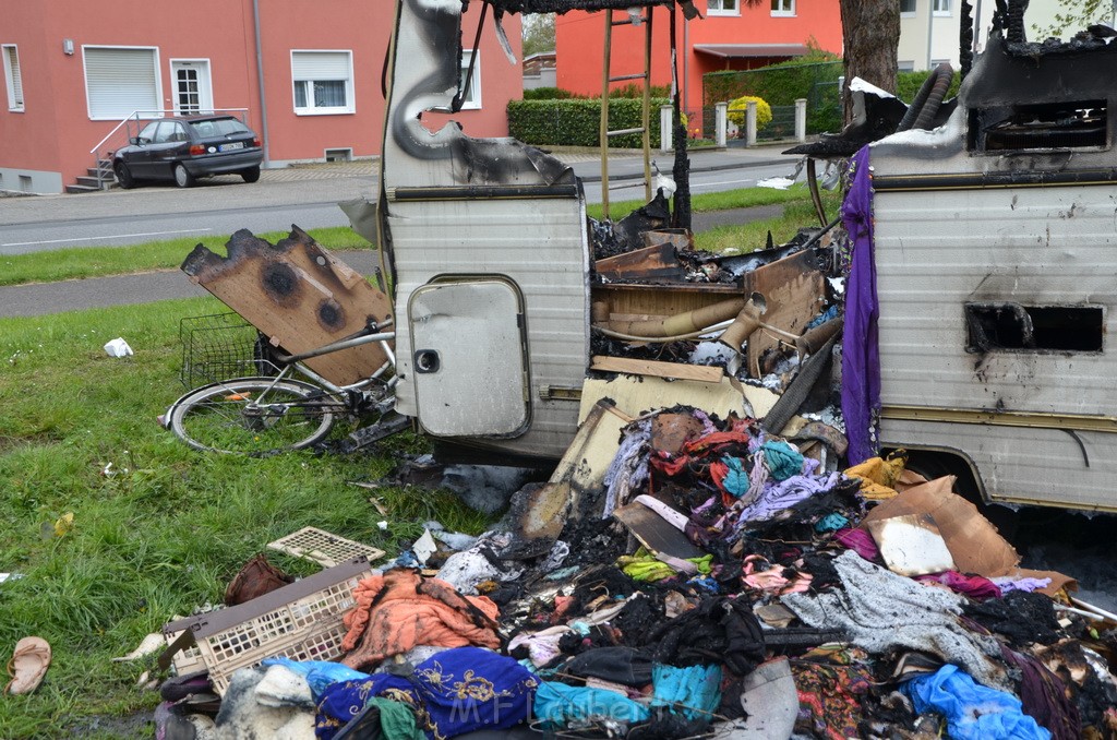 Wohnmobil ausgebrannt Koeln Porz Linder Mauspfad P012.JPG - Miklos Laubert